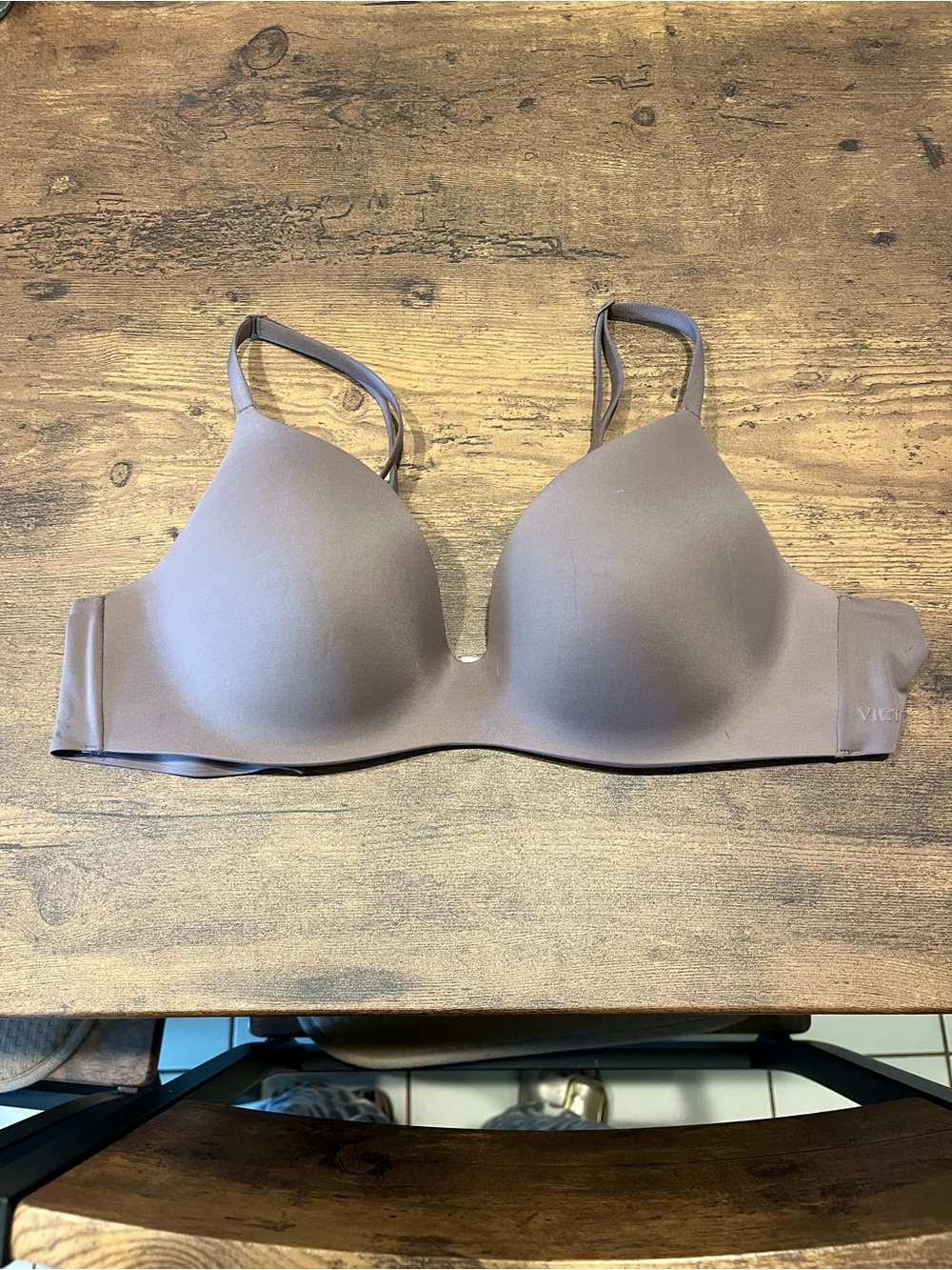 VS Seamless Nude T-Shirt Bra - Smooth Support. Flex factor. Like new.